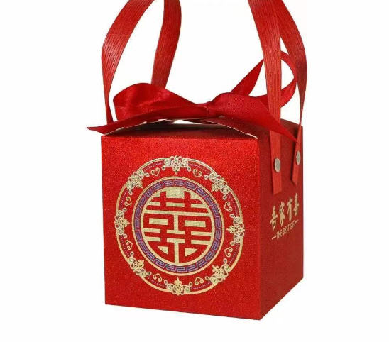 กล่องของขวัญสีแดง,กล่องของขวัญงานแต่งงาน,กล่องสีแดง,กล่องขนมแต่งงานสีแดง,ขนาด9x9x9.5cm