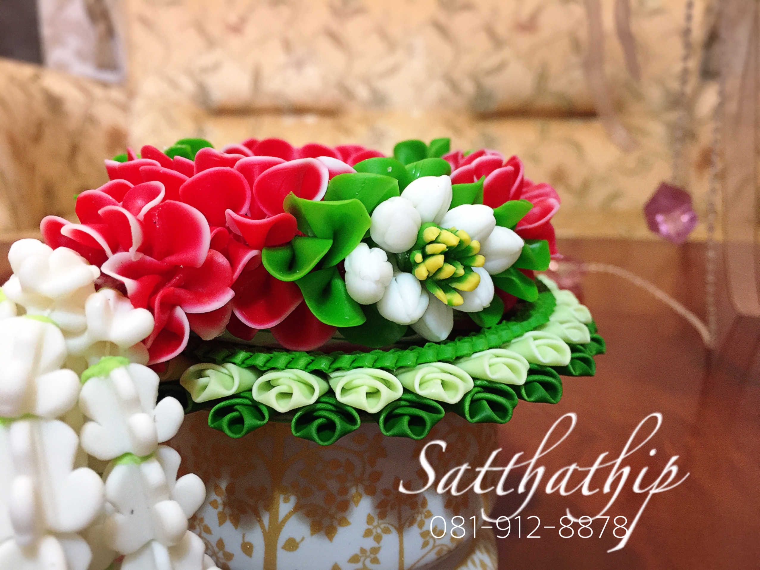 พวงมาลัย ประดิษฐ์จากดิน - Garland