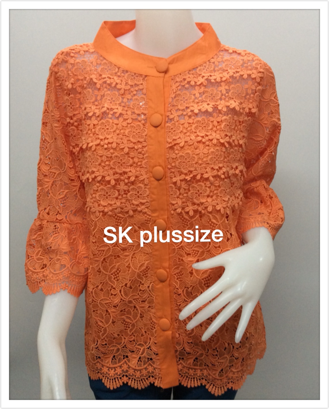 เสื้อลูกไม้ สีส้ม คอตั้ง แขนระบาย รอบอก 46 นิ้ว