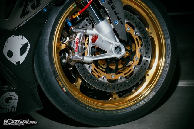 จานเบรคหน้า brembo HP supersport สำหรับ S1000RR 09+