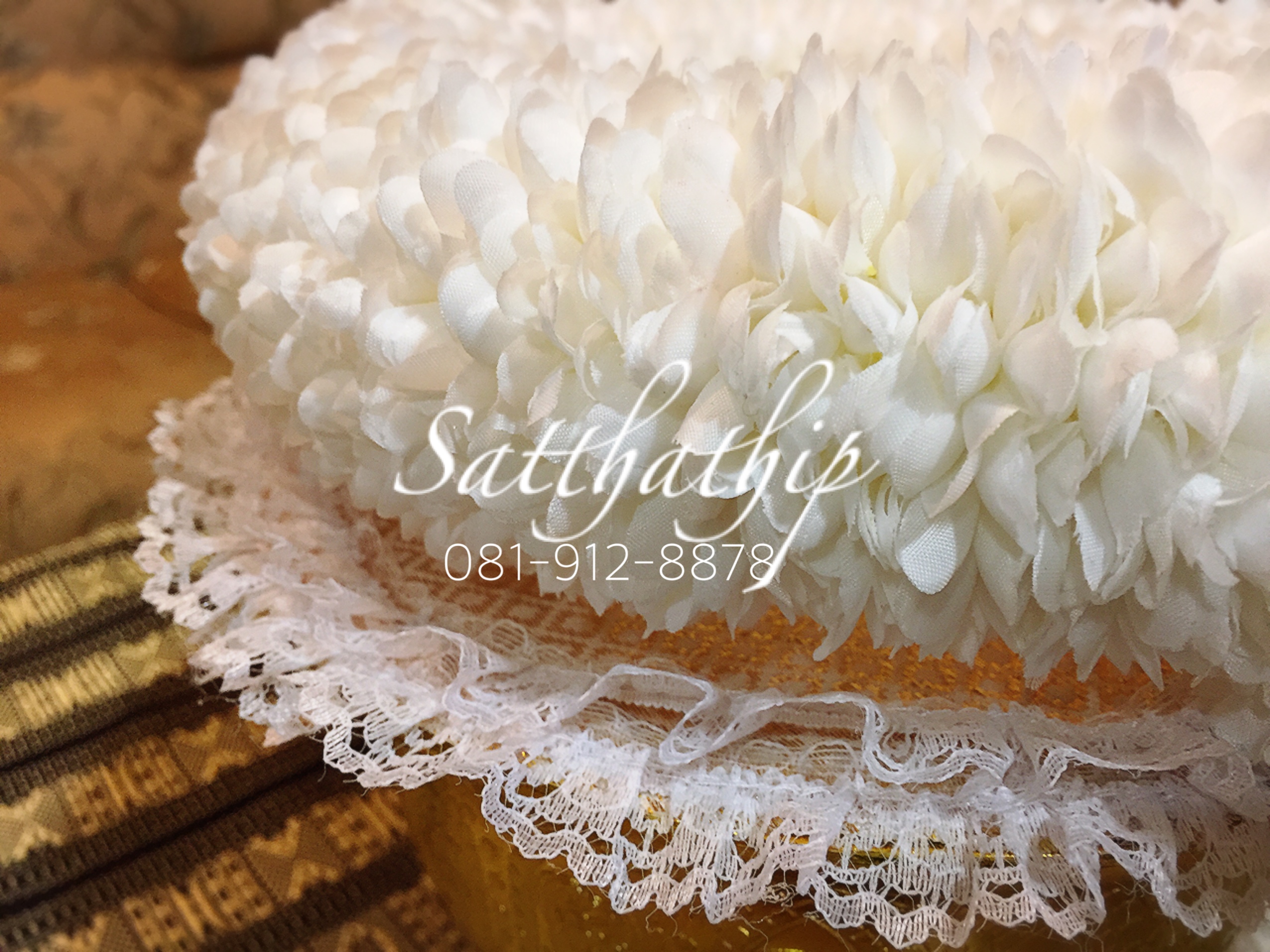 พวงมาลัยผ้า ดอกมัมสีขาว - พวงมาลัยผ้า - Fabric garland