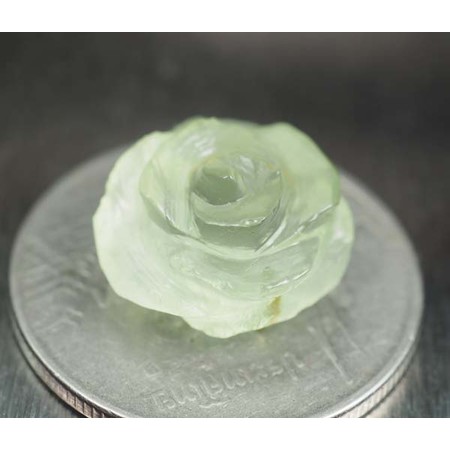 พรีไนท์แกะรูปดอกไม้ 6.35 กะรัต