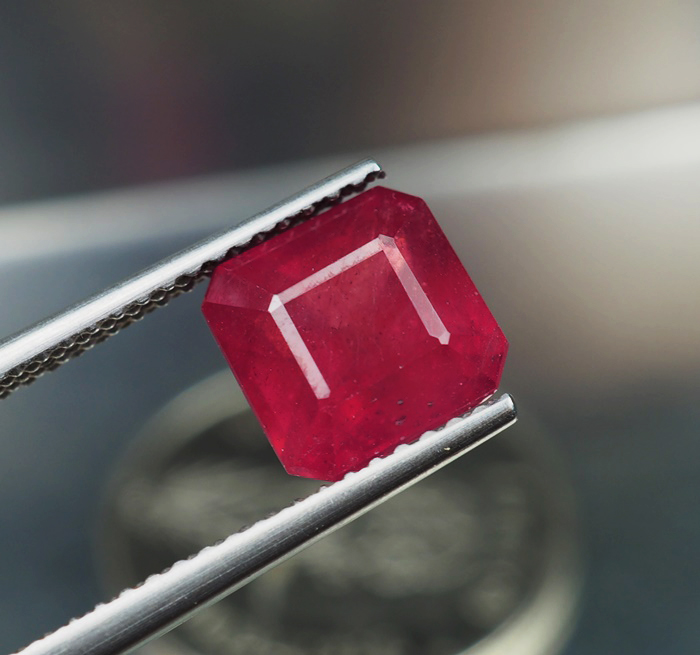 พลอยทับทิม (Ruby) 3.55 กะรัตสีชมพู