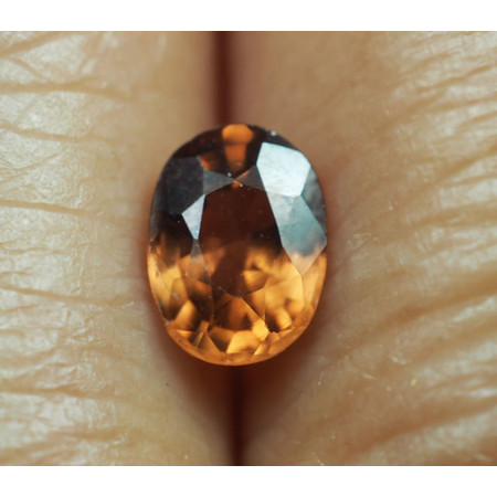พลอยเพทายดิบ (Zircon) 0.70 กะรัต