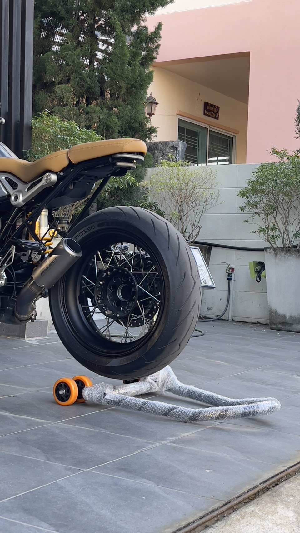 แสตนด์ยกล้อหลัง สำหรับ R9T และ BMW รุ่นอื่นๆ