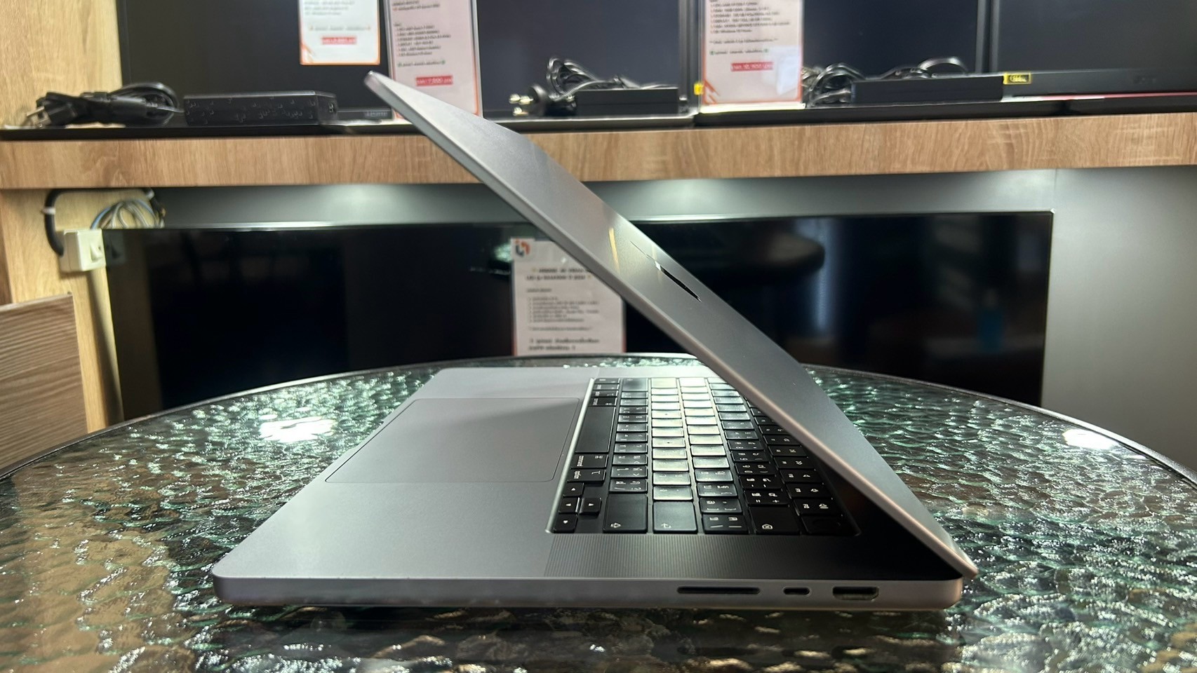 MacBook Pro 16" (M2 Max, ปี 2023) 32/1TB Space Gray