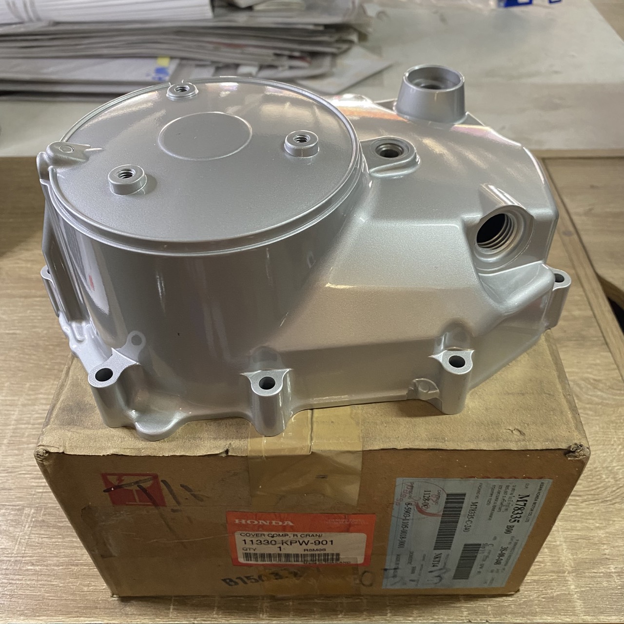 11330-KPW-901 ฝาครอบแคร้งเครื่องด้านขวา DREAM125 2007 อะไหล่แท้ HONDA