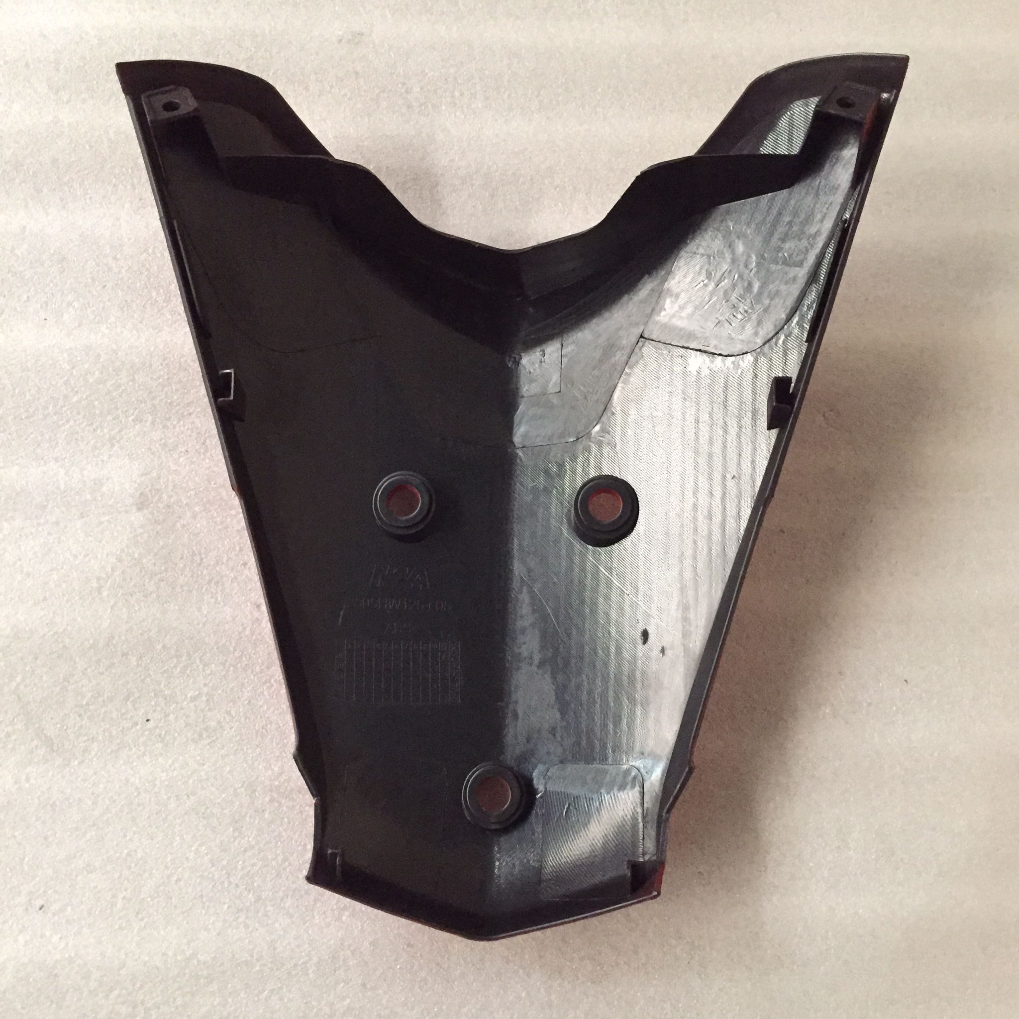 ฝาปิดแตรสีแดง R263 สำหรับรุ่น WAVE125I ปี 2005 อะไหล่เทียบ NCA (นำเจริญ) 2505HW125I263 รหัสเทียบ : 64500-KPH-700ZF