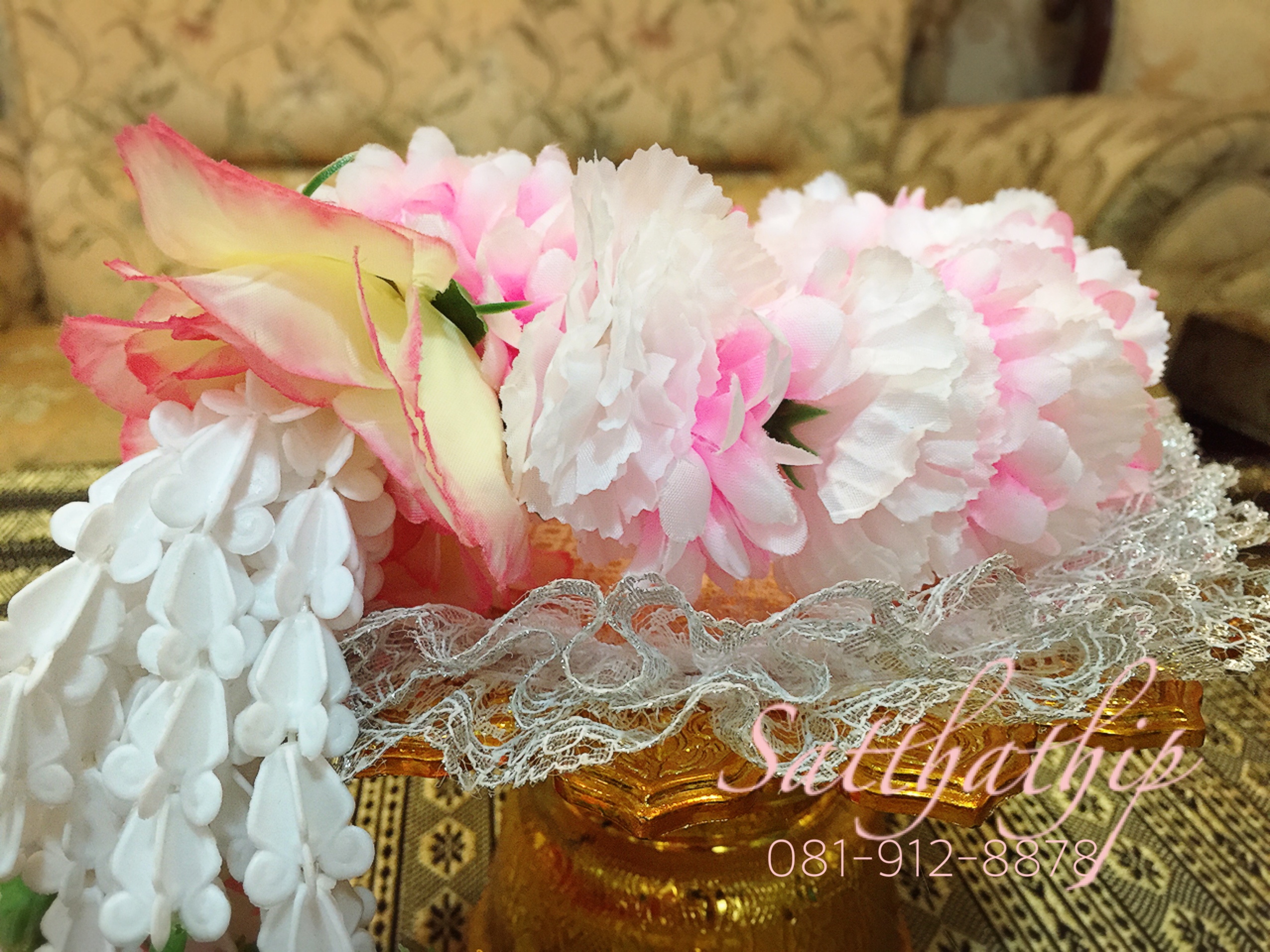 พวงมาลัยผ้า ดอกมัมผสมดอกคาเนชั่น สีชมพูอ่อน - Fabric garland