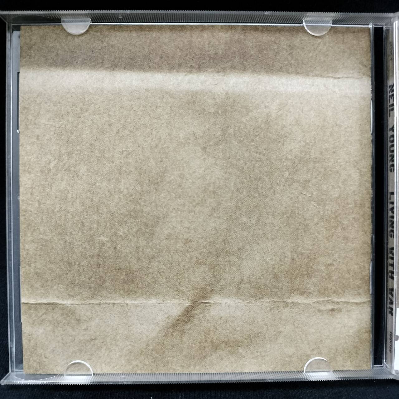 Neil Young – Living With War / USA / ทะลุขอบ(ไม่โดนเนื้อแผ่น) / แผ่นดี