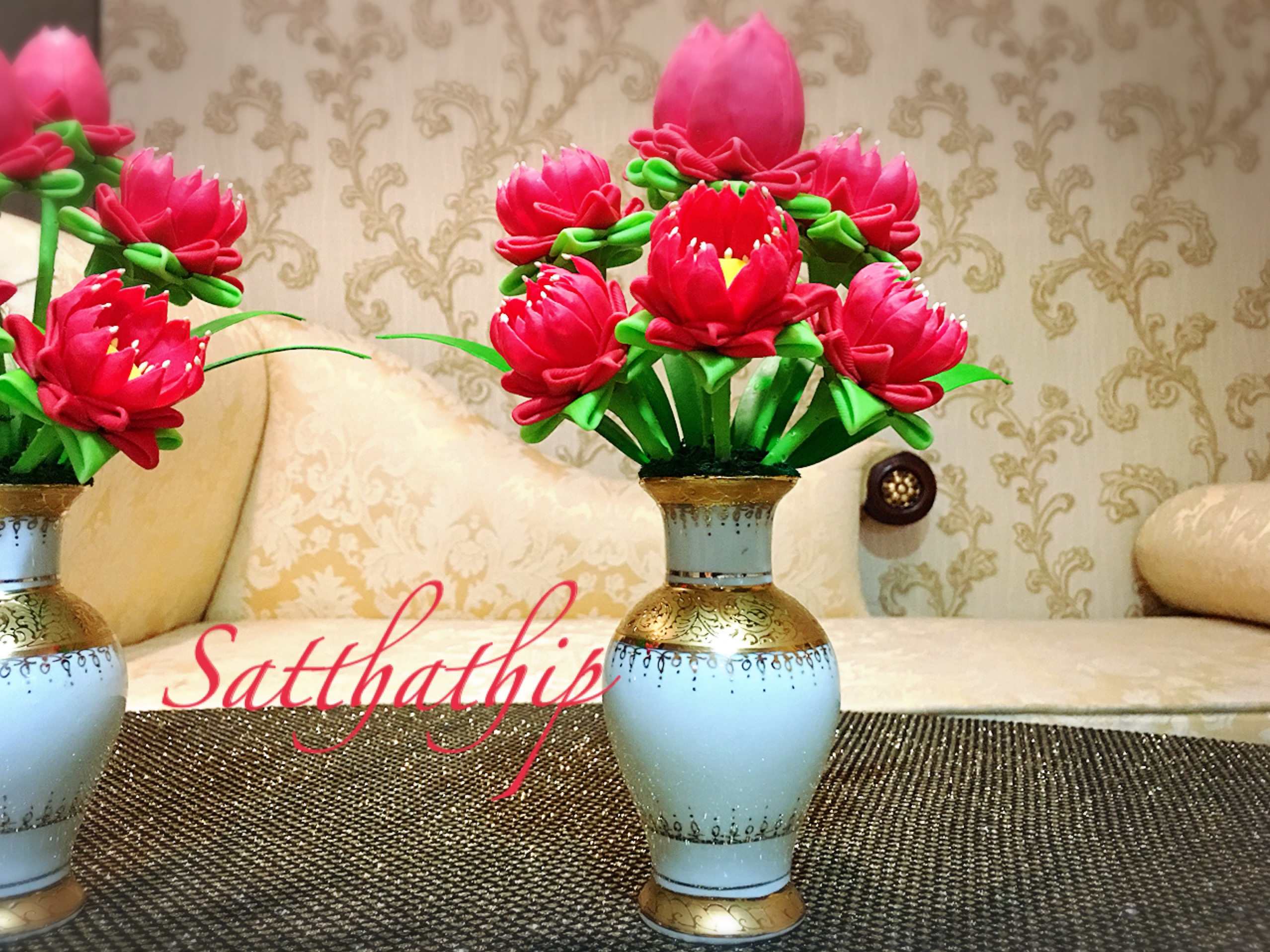 แจกันดอกบัว - ดอกบัวประดิษฐ์ - แจกันดอกบัวพับสีแดง (ข้างละ 7 ดอก) - แจกันดอกบัวประดิษฐ์ - Lotus Flower