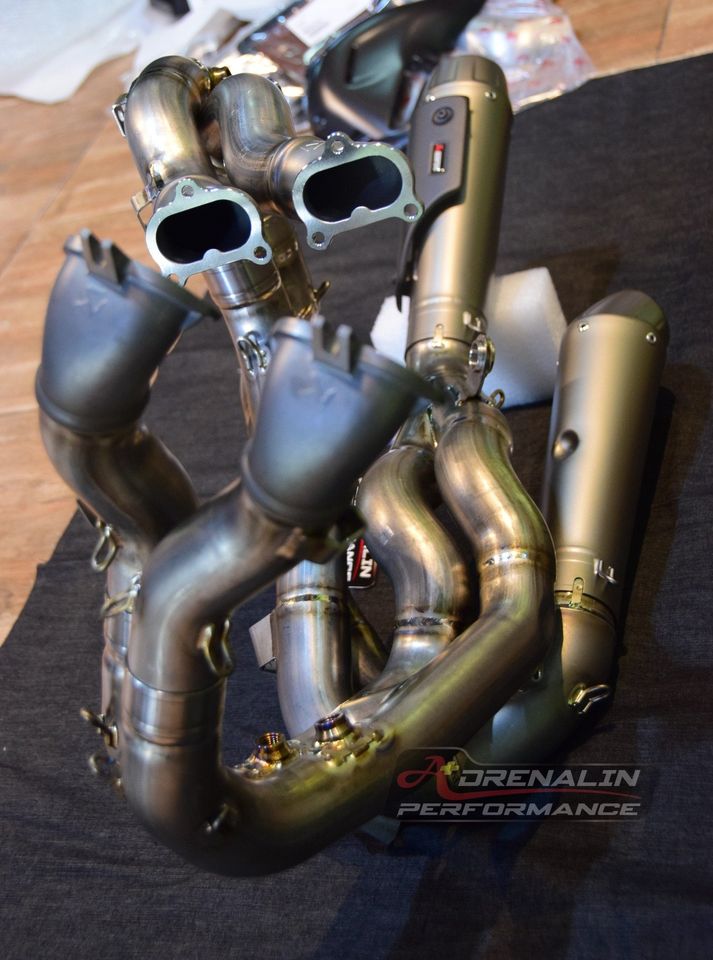 ท่อ Akrapovic full system สำหรับ Street fighter V4 (For Exhibition only)