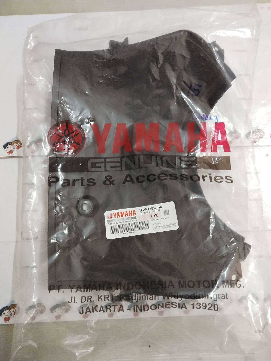 บังโคลนตัวใน (สีดำ) สำหรับรุ่น NOUVO ปี 2004 อะไหล่แท้ YAMAHA 5LW-F1552-10