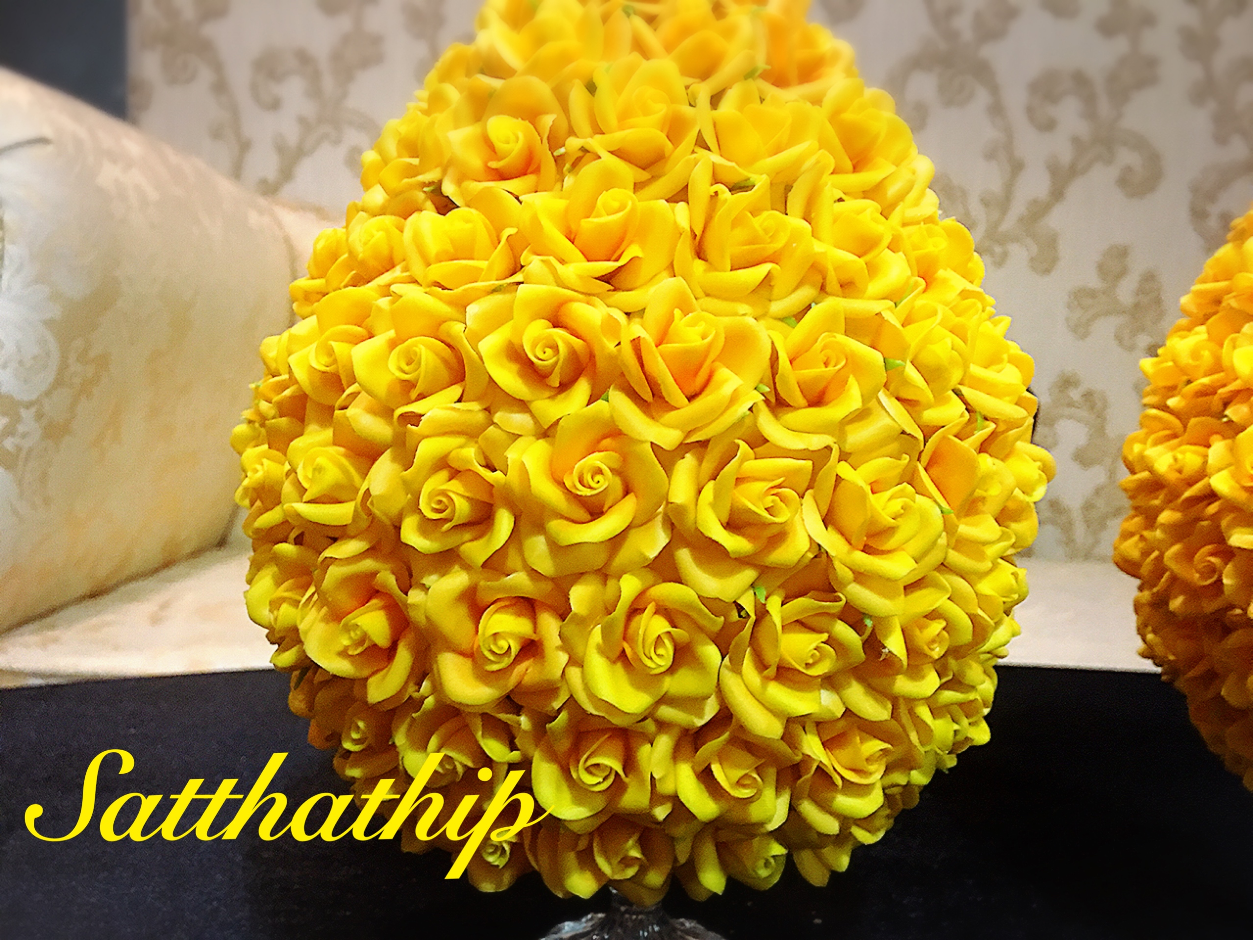 พานพุ่มดอกกุหลาบ ประดิษฐ์จากดิน ***ไม่ใส่ใบ [7.5 นิ้ว 4,600 บาท/คู่]