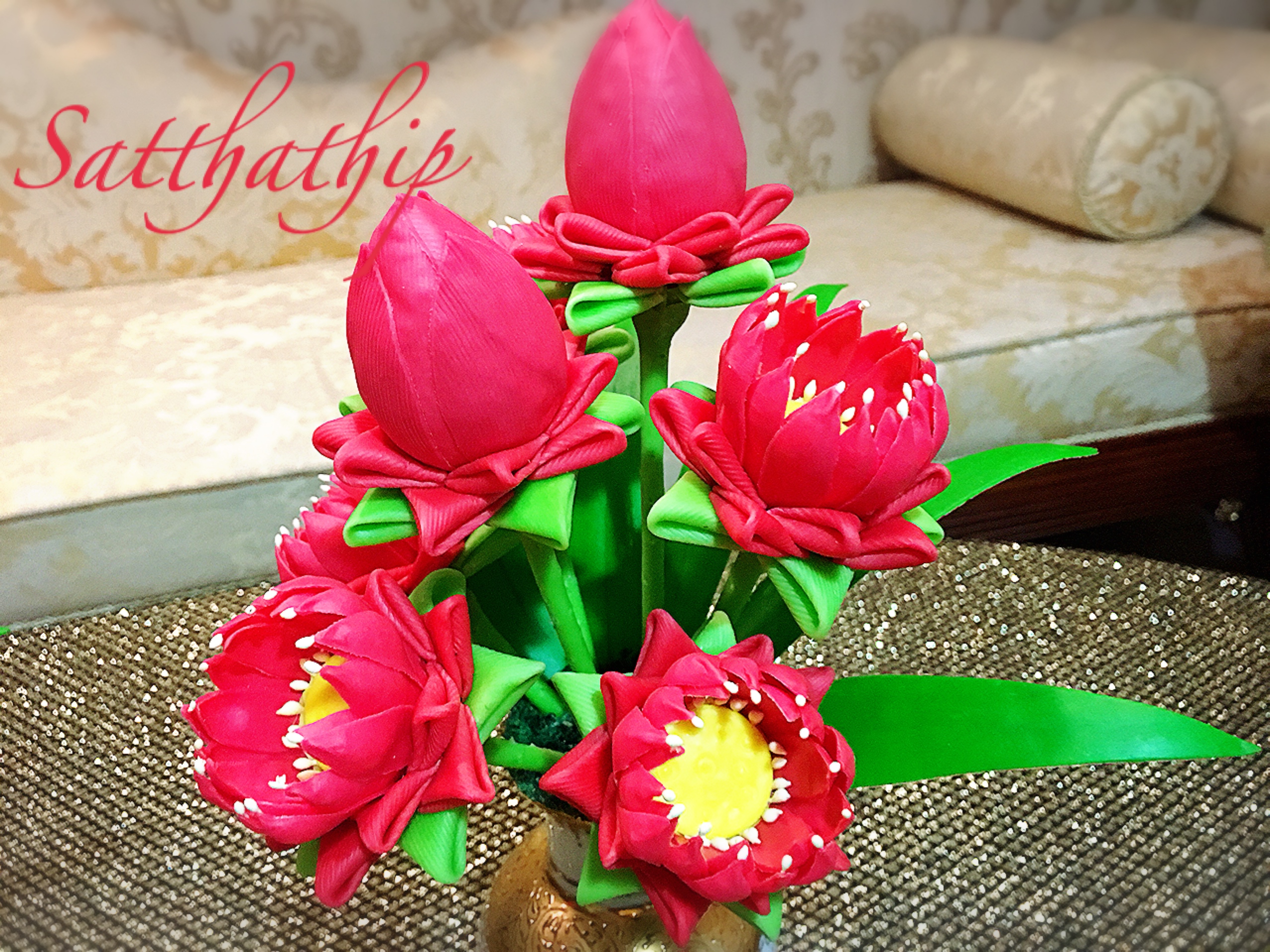 แจกันดอกบัว - ดอกบัวประดิษฐ์ - แจกันดอกบัวพับสีแดง (ข้างละ 7 ดอก) - แจกันดอกบัวประดิษฐ์ - Lotus Flower