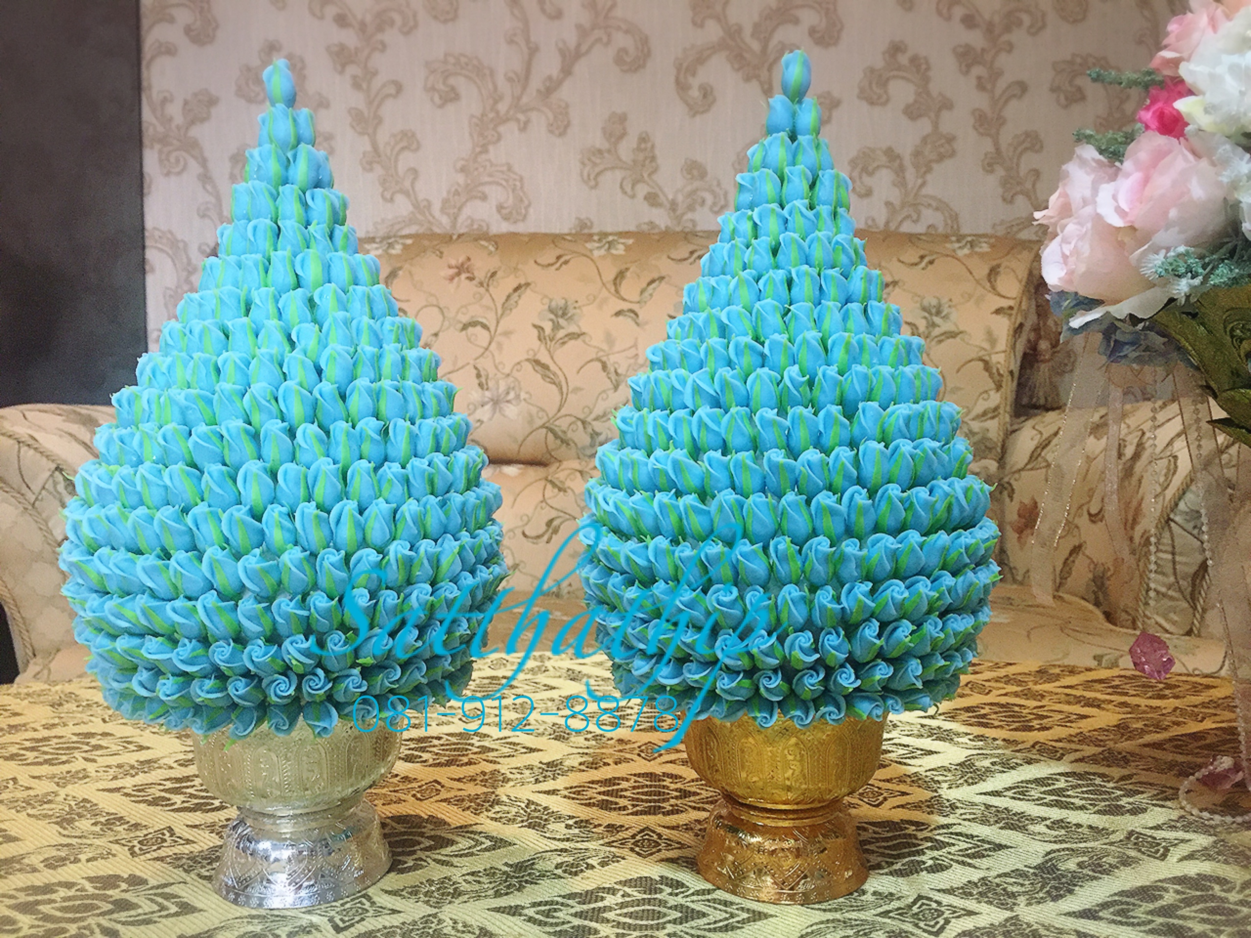 พานพุ่มดอกกุหลาบ ประดิษฐ์จากดิน [8 นิ้ว 4,000 บาท/คู่]