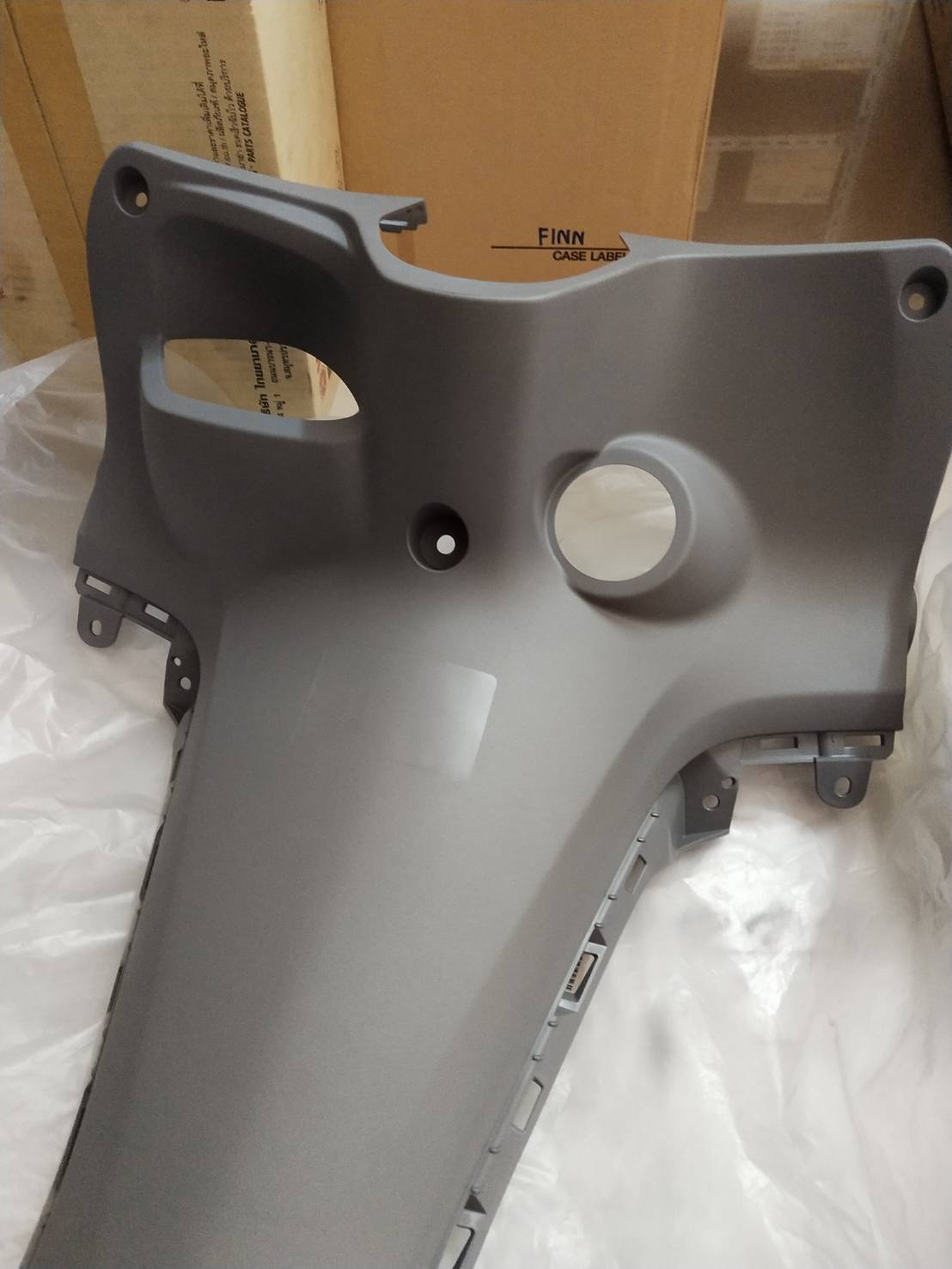 บังลมตัวในสีเทา(006A,RG) สำหรับรุ่น FINN' 2019 อะไหล่แท้ YAMAHA B6F-F8312-10 รหัสทดแทน B6F-F8312-11