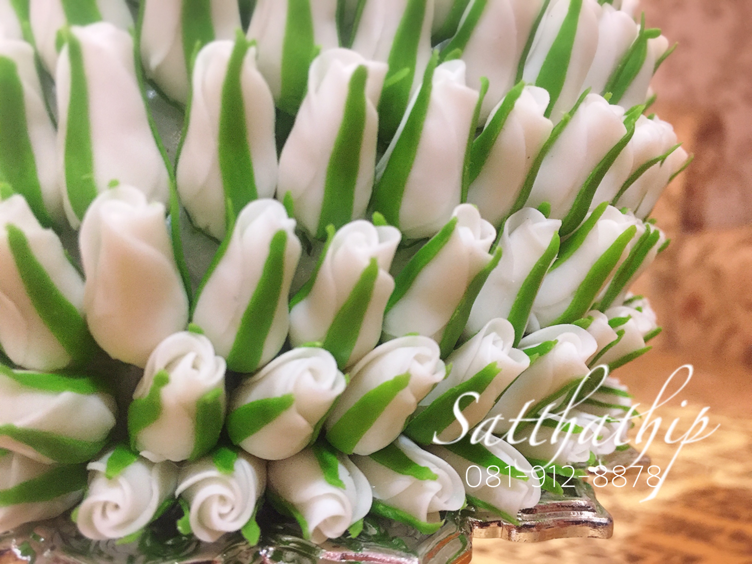 พานพุ่มดอกกุหลาบ ประดิษฐ์จากดิน [ุ6.5 นิ้ว 2,800 บาท/คู่]