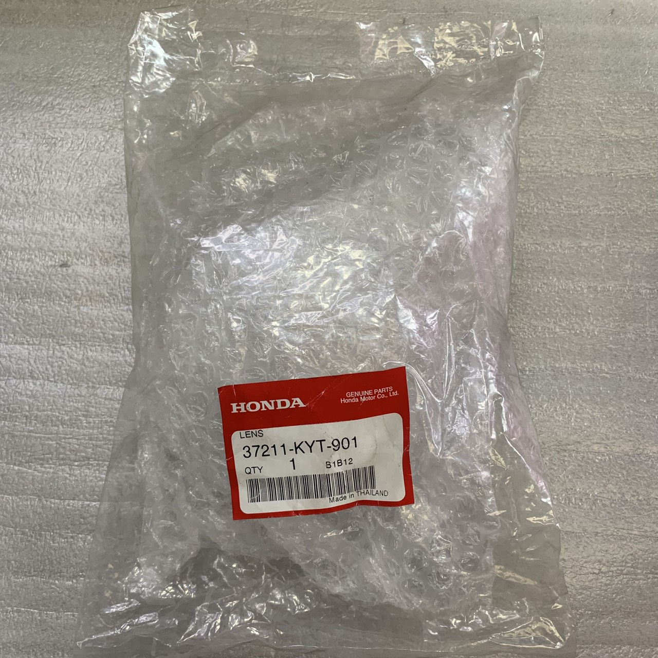 37211-KYT-901 เลนส์ไมล์ SCOOPY-i ปี2009-2010 ( กระจกไมล์ สกู้ปปี้ไอ ตัวแรก )อะไหล่แท้ HONDA