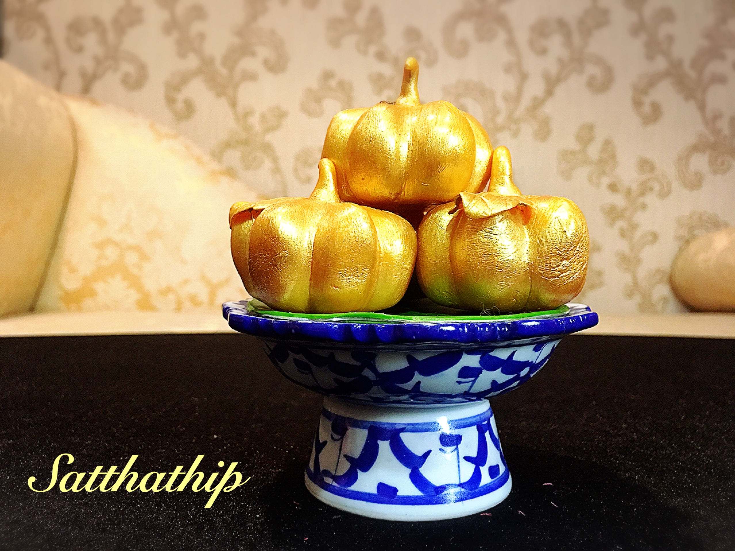 พานฟักทอง ประดิษฐ์จากดิน - ฟักเงิน, ฟักทอง - ผลไม้มงคล