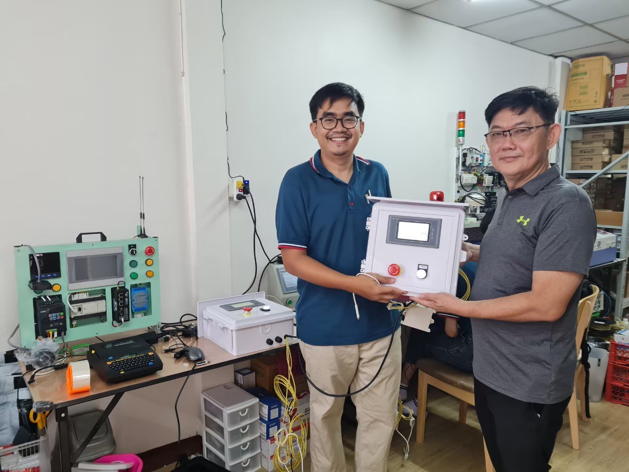 ตู้ควบคุม PLC HMI อ่านค่าสภาพแวดล้อม ขนาดเล็ก x SMC