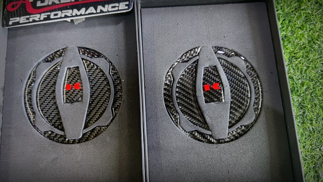 สติ๊กเกอร์คาร์บอนแท้ สำหรับแปะที่เติมน้ำมัน ของ Kawasaki Z900