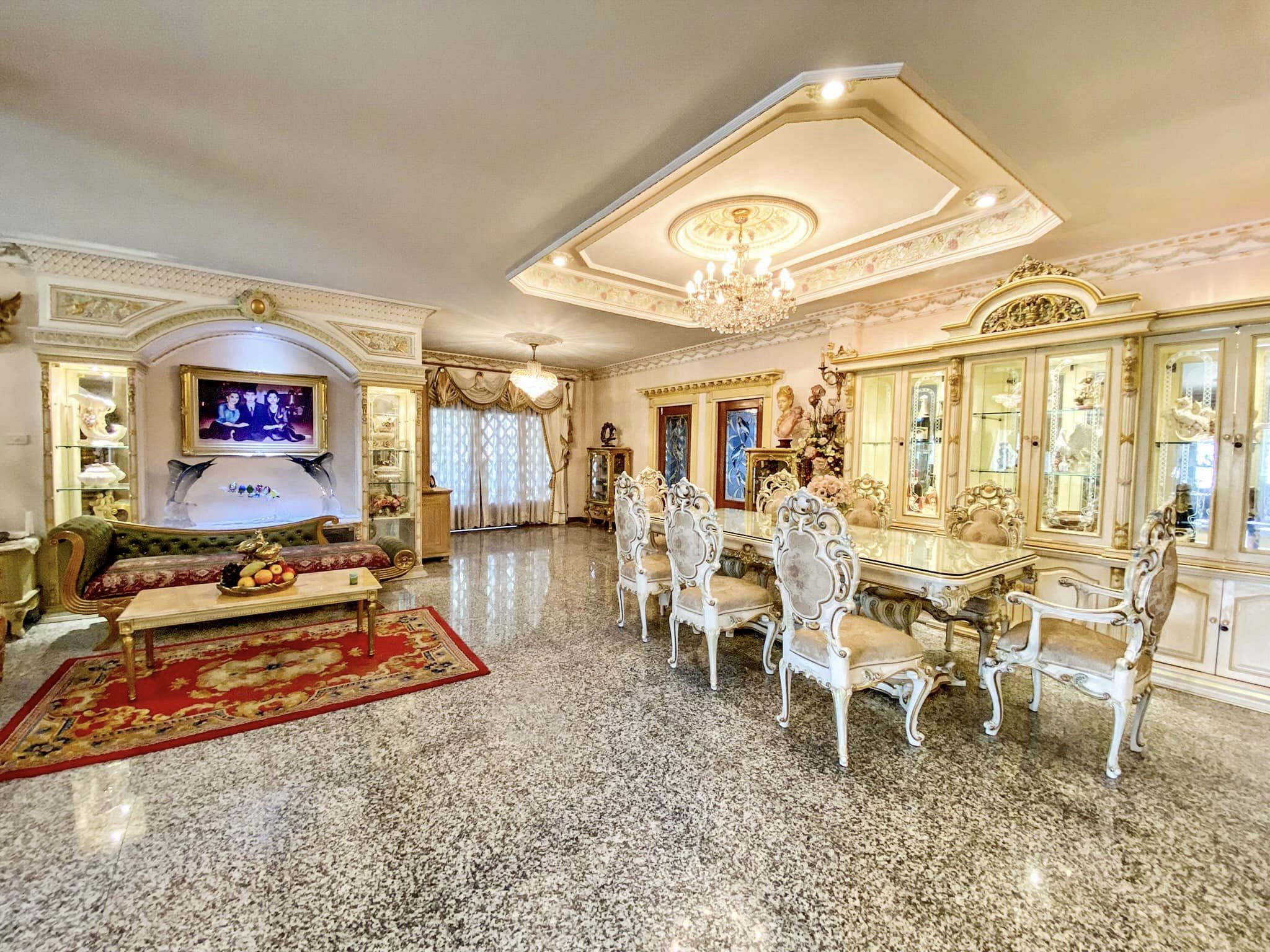 Luxury House Selling / Rent