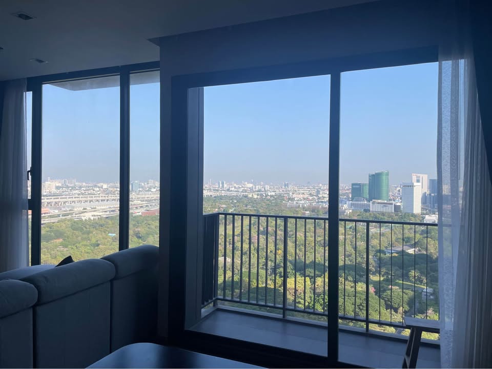 The Line Jatujak Mochit