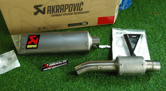 Akrapovic Slip-On WSBK trackday สำหรับ CBR1000RR-R 2021+ (For Exhibition only)