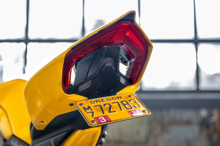 ท้ายสั้น futurismoto สำหรับ Panigale V4 ไฟเลี้ยวในตัว 2021+