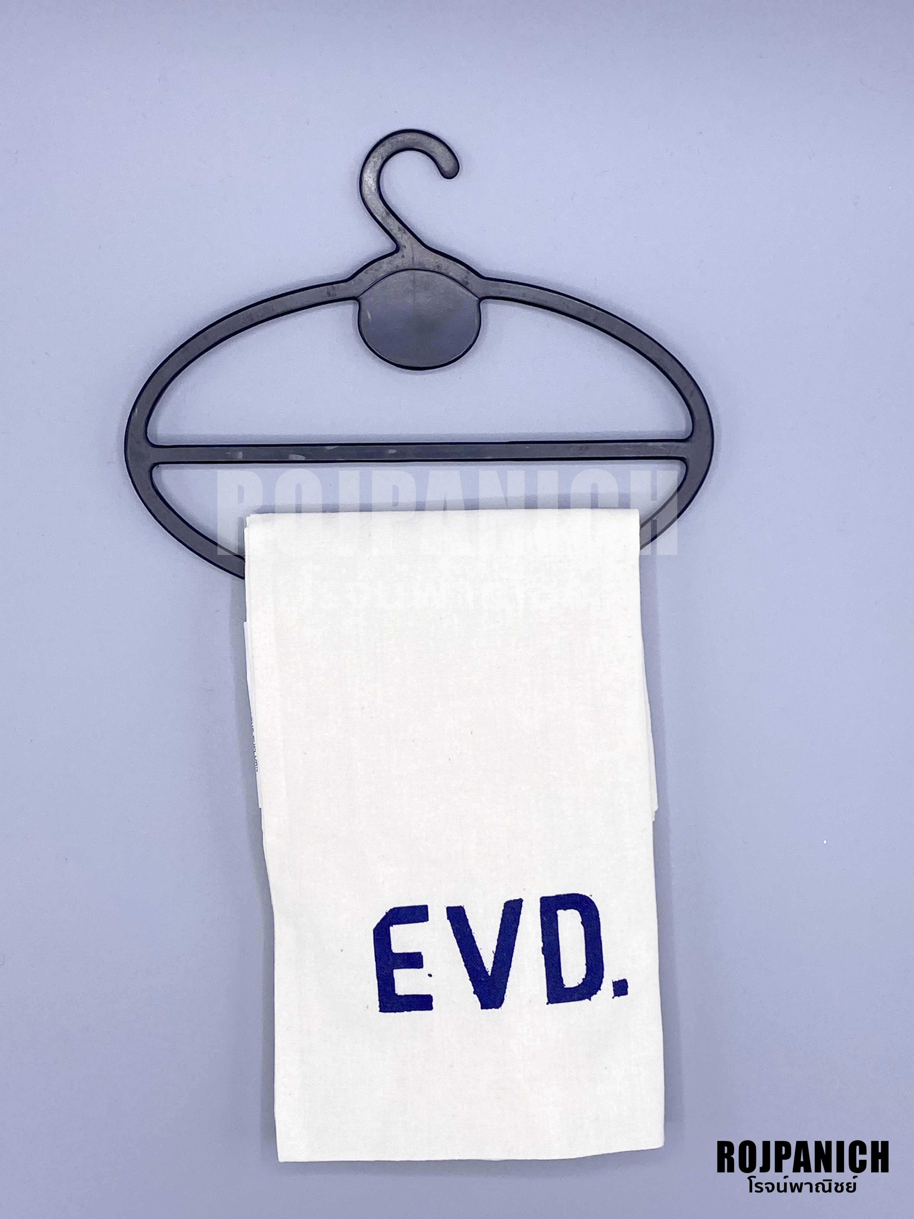 ไม้แขวนผ้าพันคอสีดำ