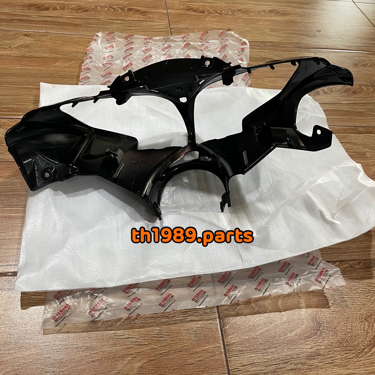 2P0-F6143-10-P1 ฝาครอบไฟหน้าสีดำ SPARK RX อะไหล่แท้ YAMAHA