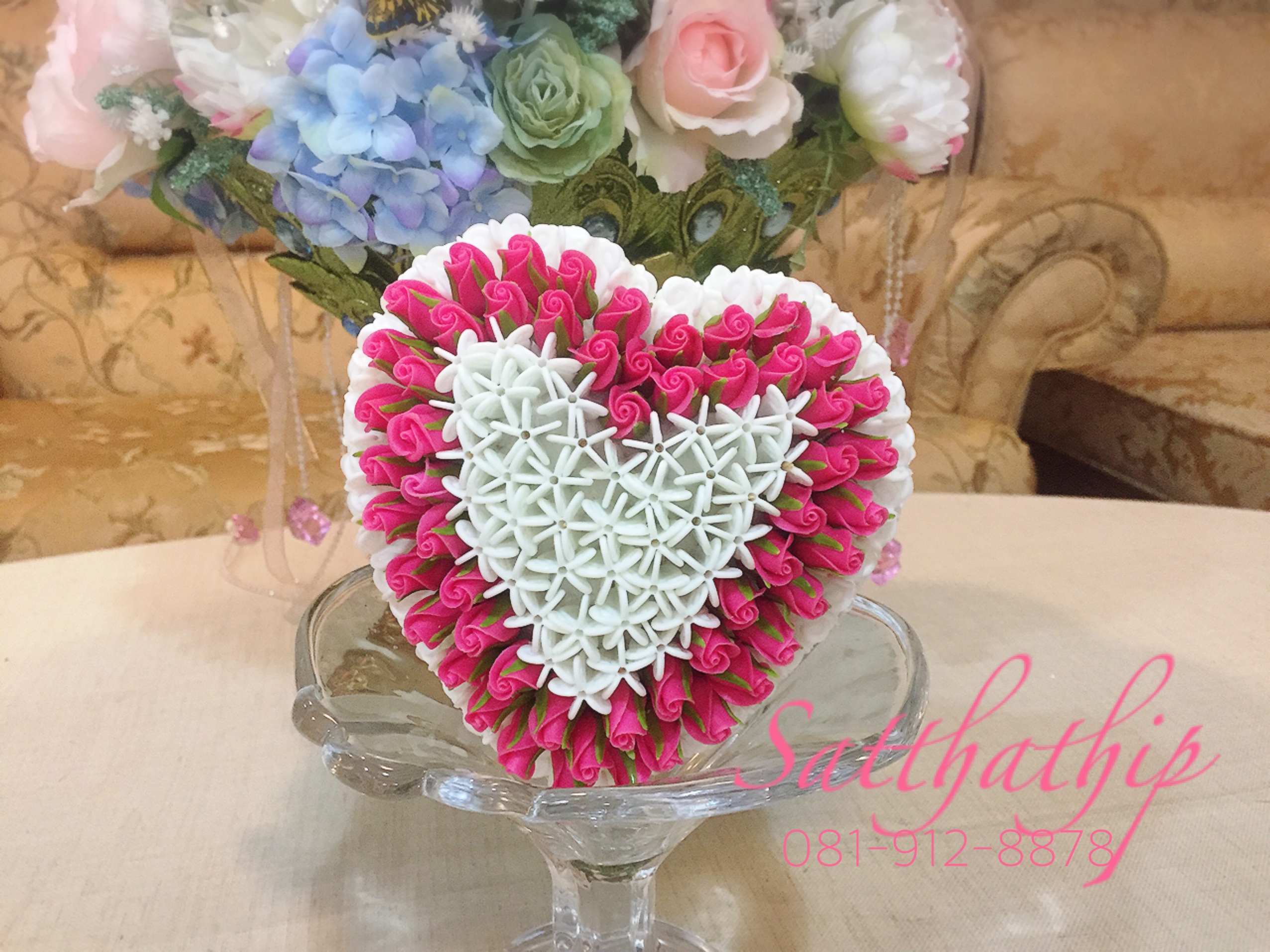 หัวใจดอกรักประดิษฐ์ (ปักดอกกุหลาบ ประดิษฐ์จากดิน)/ พานรับน้ำสังข์รูปหัวใจ/ พานรองแหวนหมั้น – ของชำร่วยงานแต่งงาน - Wedding souvenirs