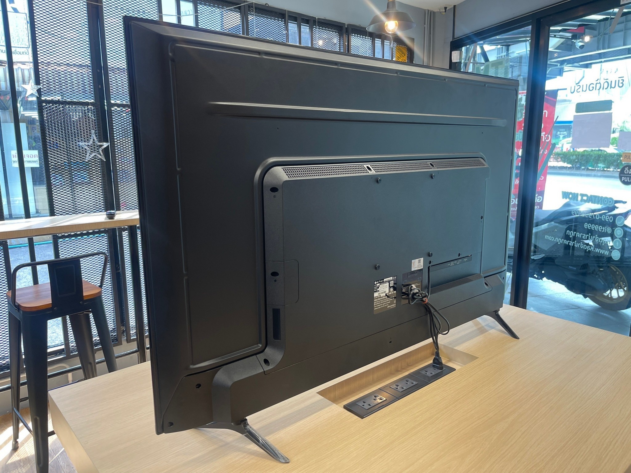 LG ทีวี 55UQ7050 สมาร์ททีวี 55 นิ้ว 4K UHD LED รุ่น 55UQ7050PSA.ATMQ