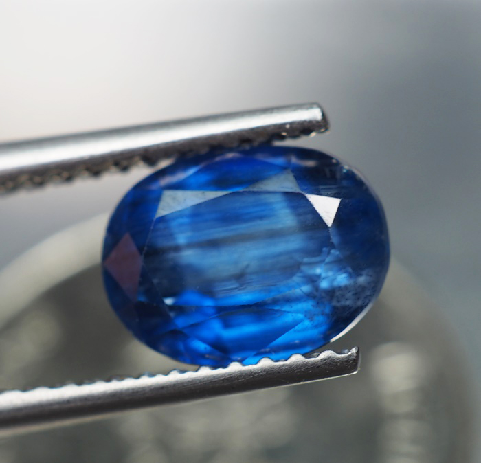 พลอยแท้ไคยาไนท์ (Kyanite) 2.06 กะรัต