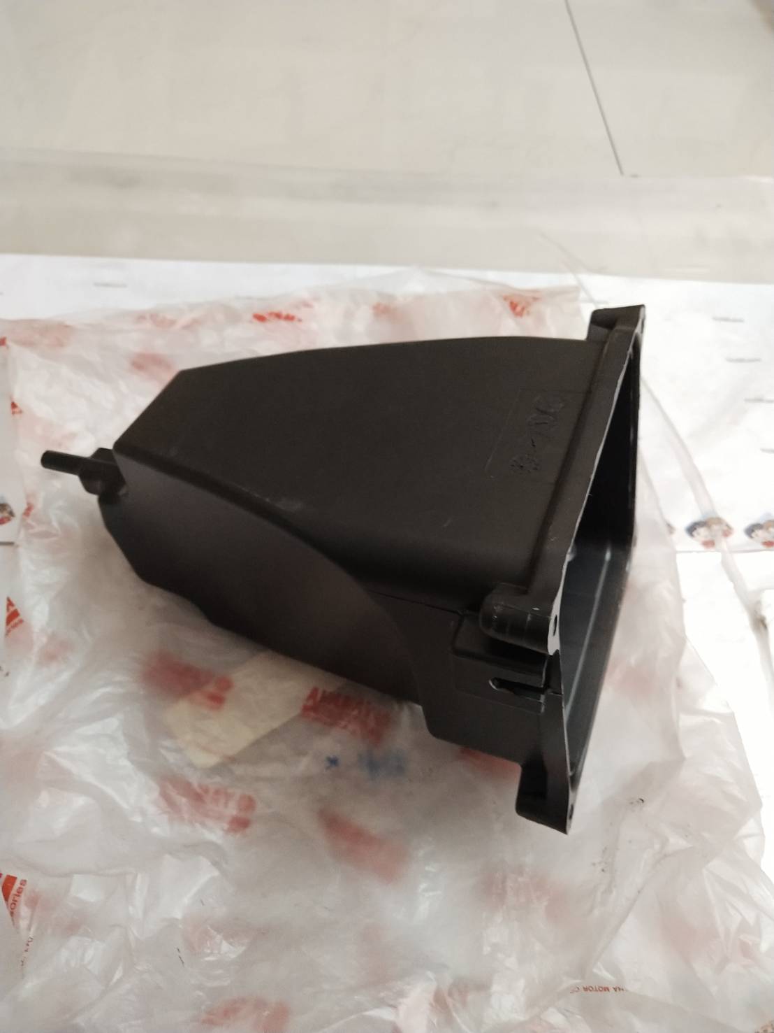 5YP-E4411-01 เสื้อหม้อกรอง SPARK135 , SPARK135I , X-1R 135CC. รหัสเก่า 5YP-E4411-00 อะไหล่แท้ YAMAHA