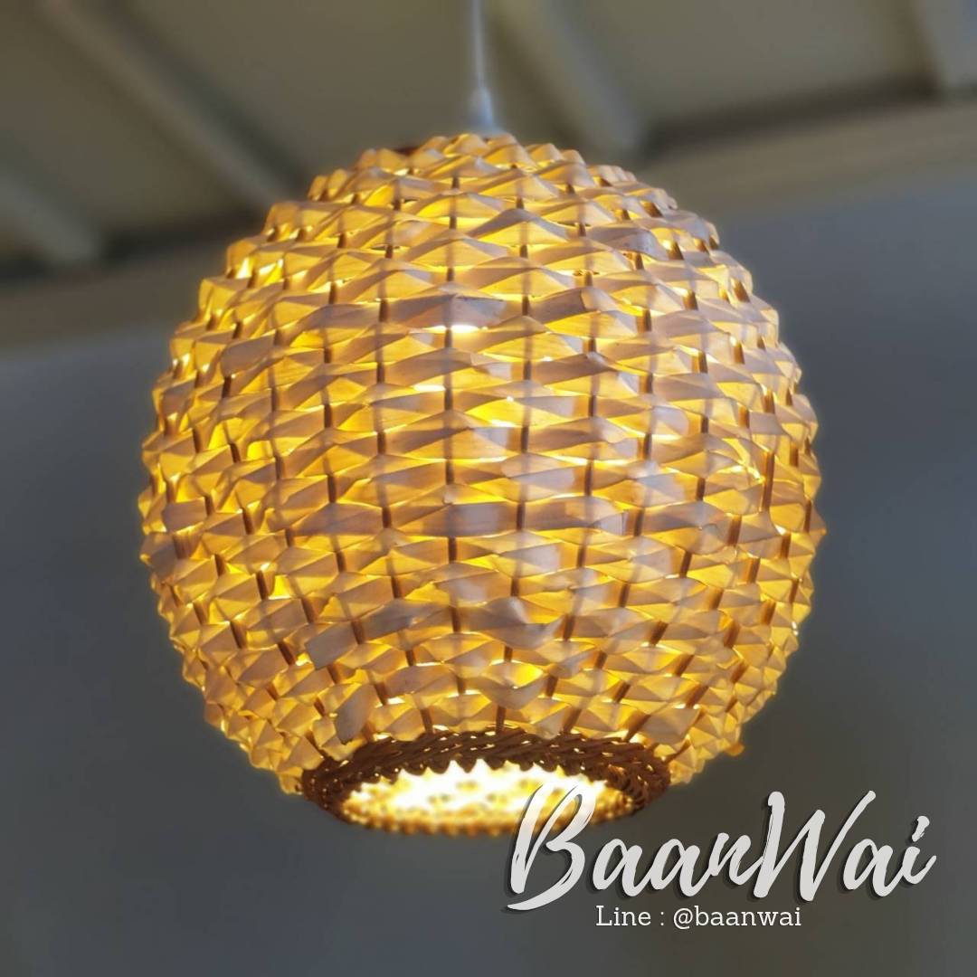 โคมไฟสานใบลาน โคมไฟทรงกลม ขนาด 38 x 40 cm