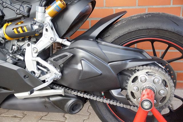 Carbon world-ครอบสวิงอาร์มคาร์บอน สำหรับ Panigale 1199, 1299