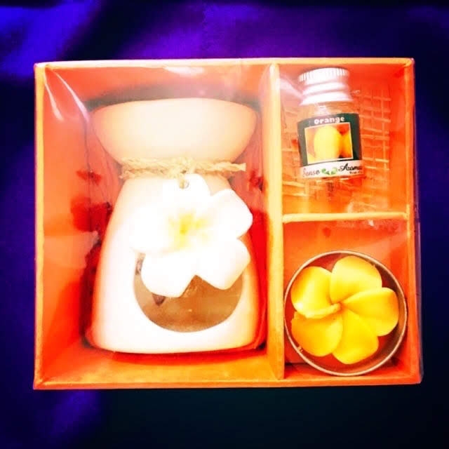 สปาร์ น้ำหอม ชุด*3 กลิ่น ออเร้นท์(เปลือกส้ม) ให้กลิ่นหอม เหมือนอยู่กับธรรมชาติ ด้วยกลิ่นควั่นเทียนหอม น้ำอบเพียงหยดเดียว