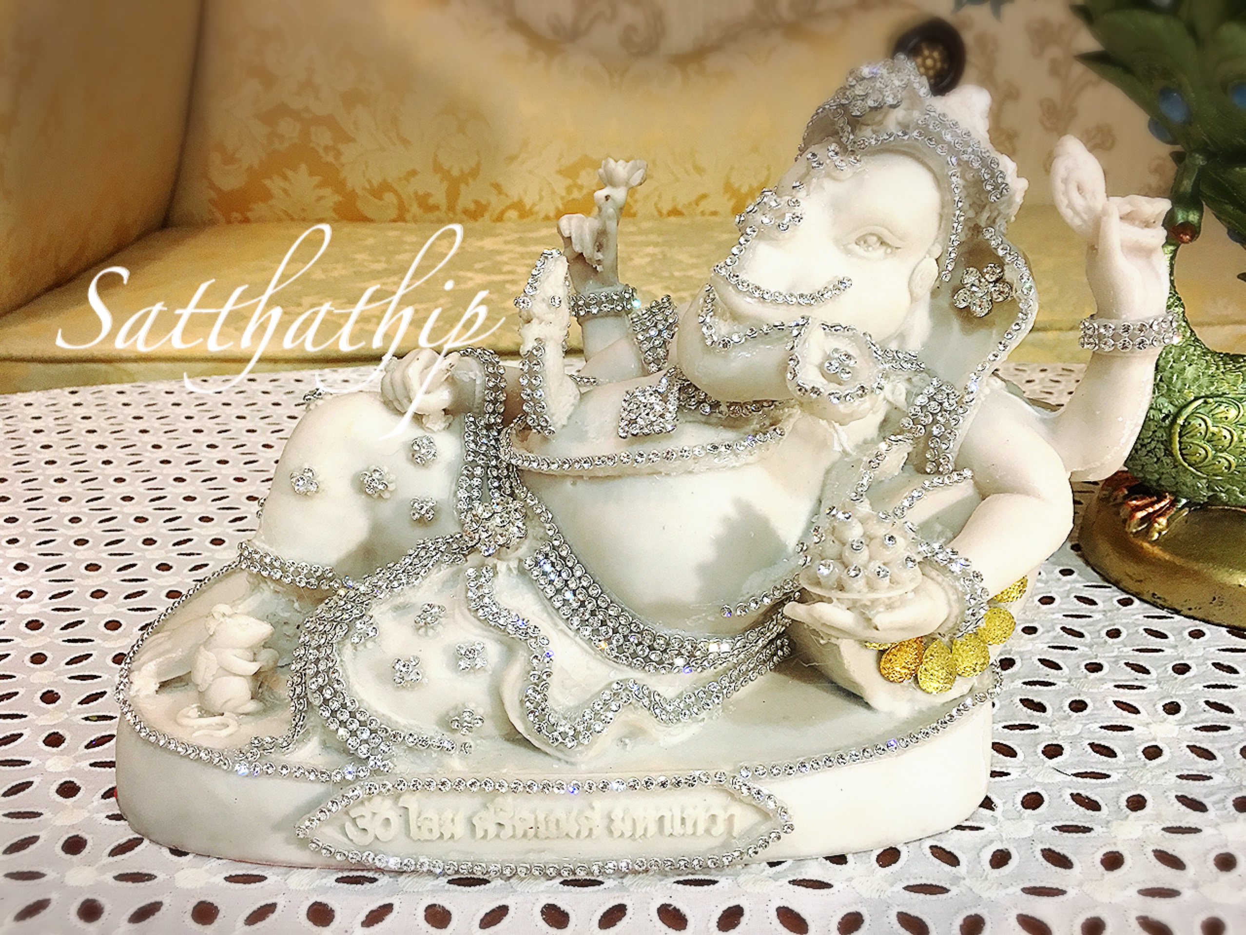 พระพิฆเนศ ปางเสวยสุข (เรซิ่น แต่งองค์) - Ganesha: Lord of Success