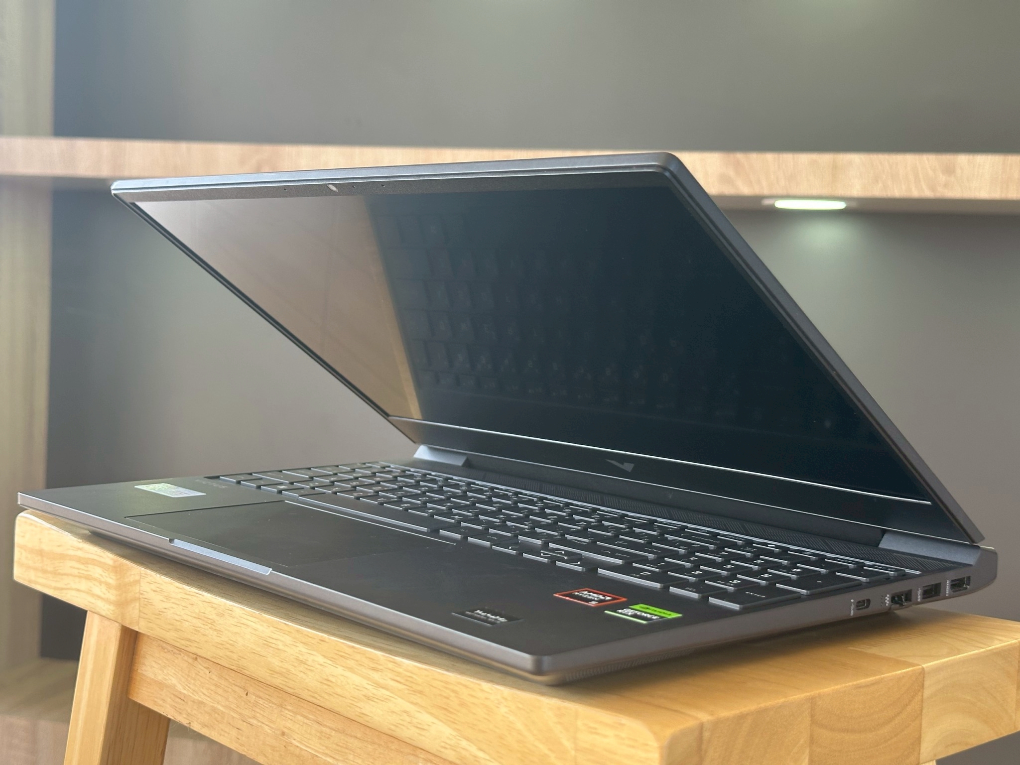 HP VICTUS 15-FB2105AX (MICA SILVER)