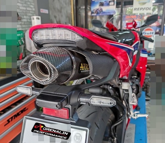 ท่อ Arrow รุ่น Indy race สลิปออน สำหรับ CBR600 2021+ (For Exhibition only)