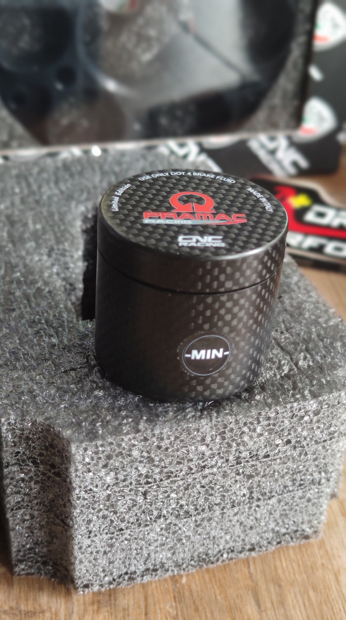 Pramac Edition กระปุกน้ำมันคาร์บอน เบรค/คลัทช์ cncracing ผลิตจากคาร์บอนเคฟล่าห์