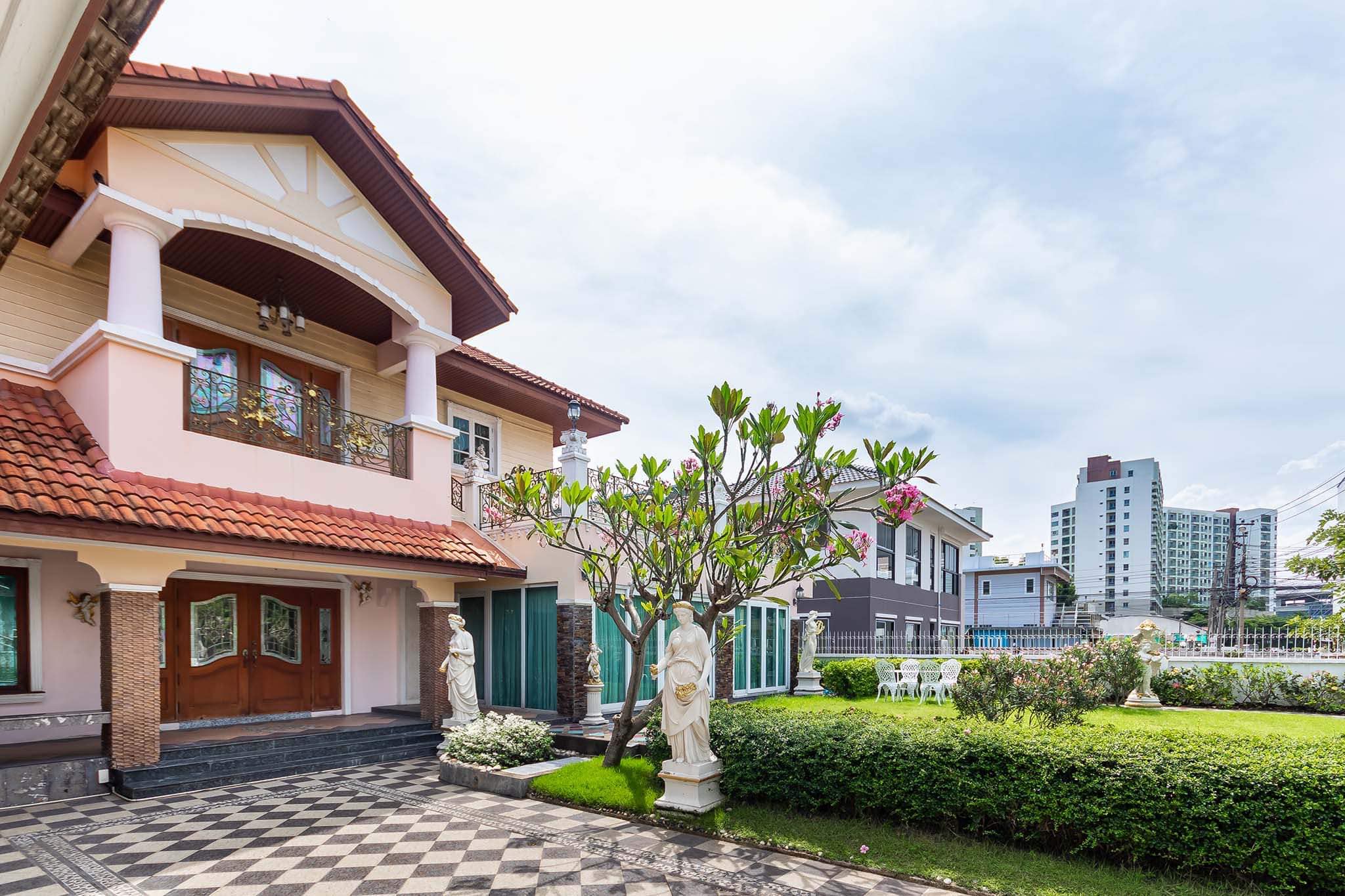 Luxury House Selling / Rent