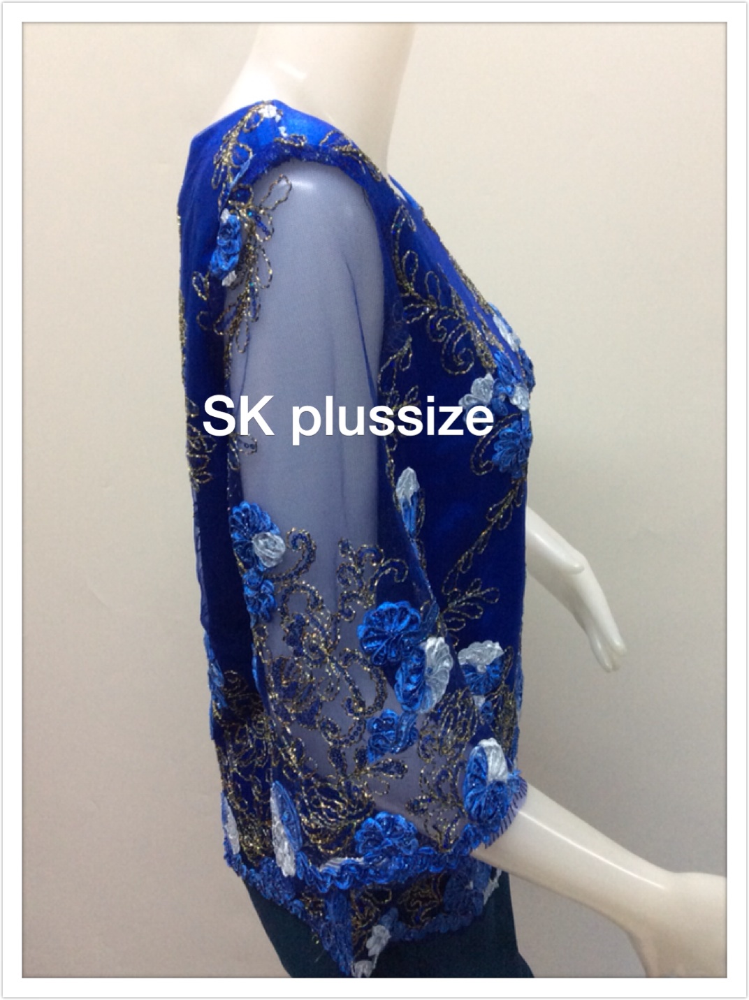 เสื้อลูกไม้บุหงา คอปาด แขน 3 ส่วน สีน้ำเงิน รอบอก 36 นิ้ว