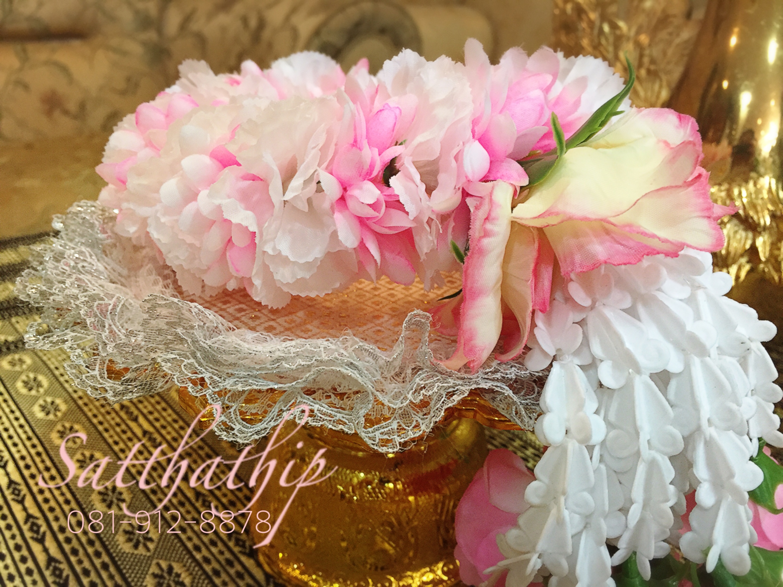 พวงมาลัยผ้า ดอกมัมผสมดอกคาเนชั่น สีชมพูอ่อน - Fabric garland