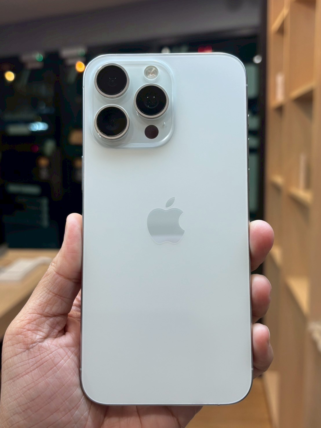 iPhone 15 Pro Max 256GB White Titanium