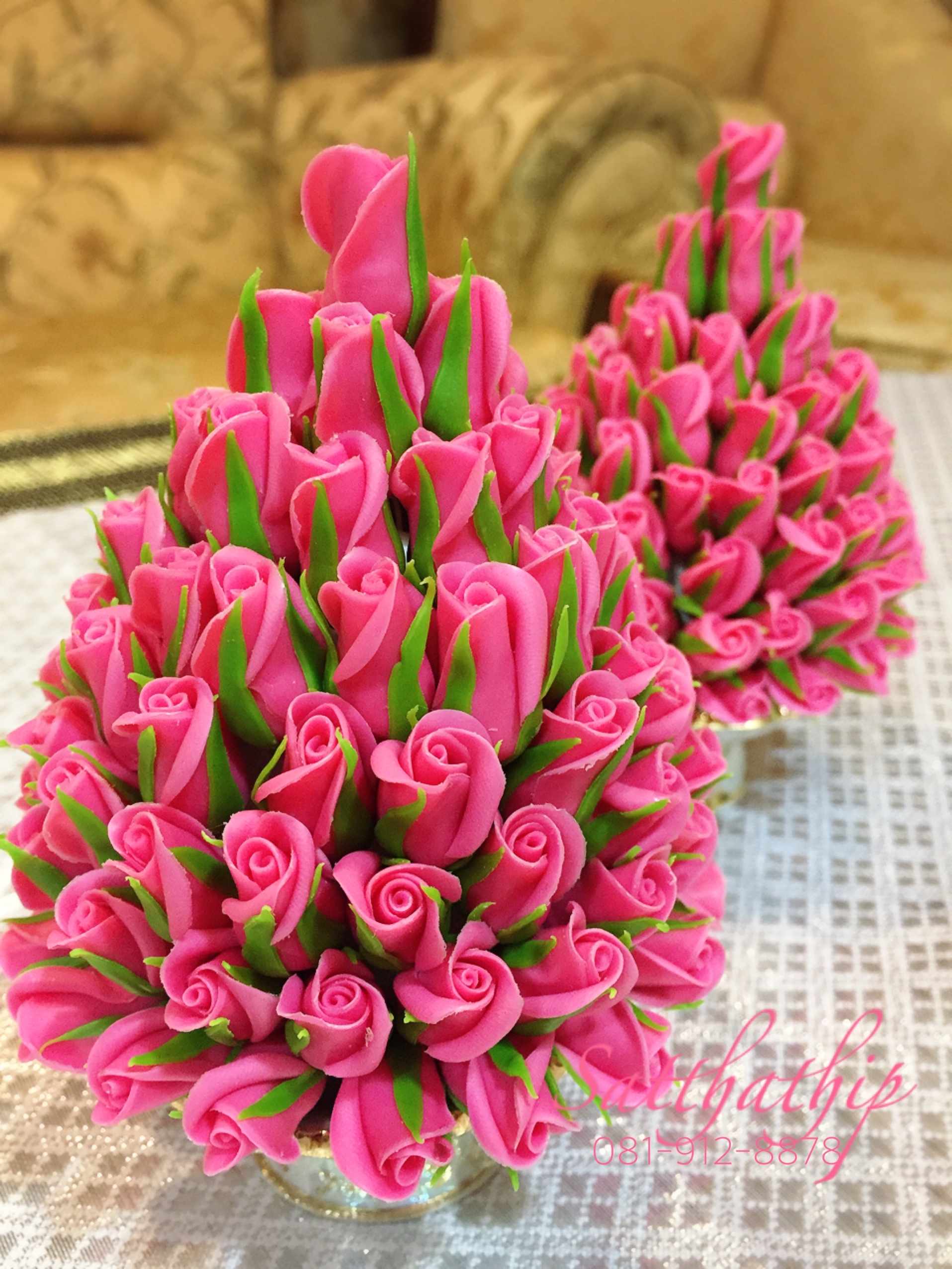 พานพุ่มดอกกุหลาบ ประดิษฐ์จากดิน [3.5 นิ้ว 1,100 บาท/คู่]