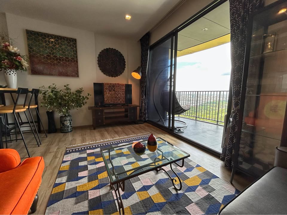 The Line Jatujak Mochit