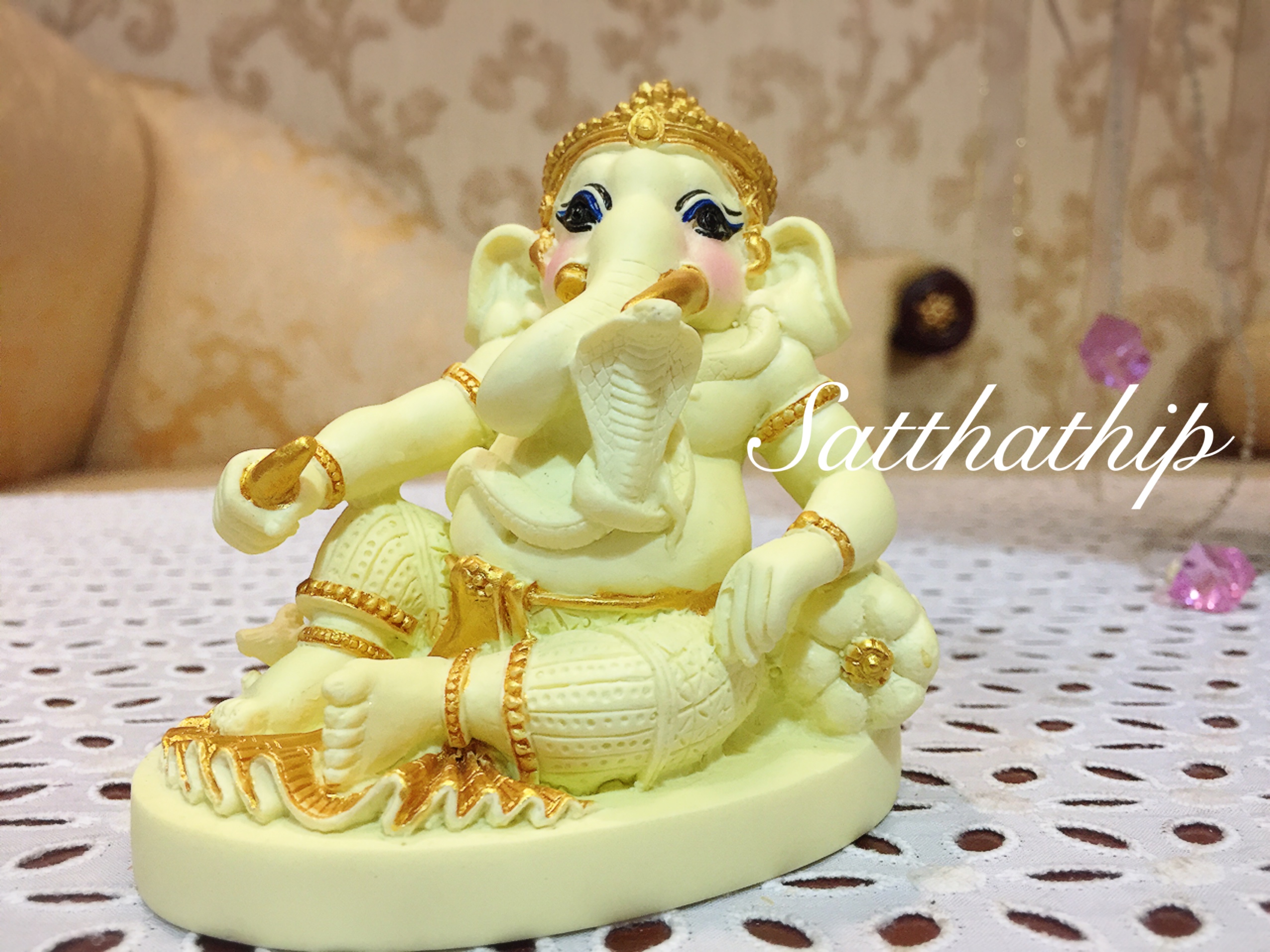 พระพิฆเนศ ปางเสวยสุข (เซรามิก) - Ganesha: Lord of Success